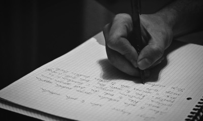 2025-11-23 atelier écriture LMNR-nedim-6CQy1skIbRs-unsplash.jpg